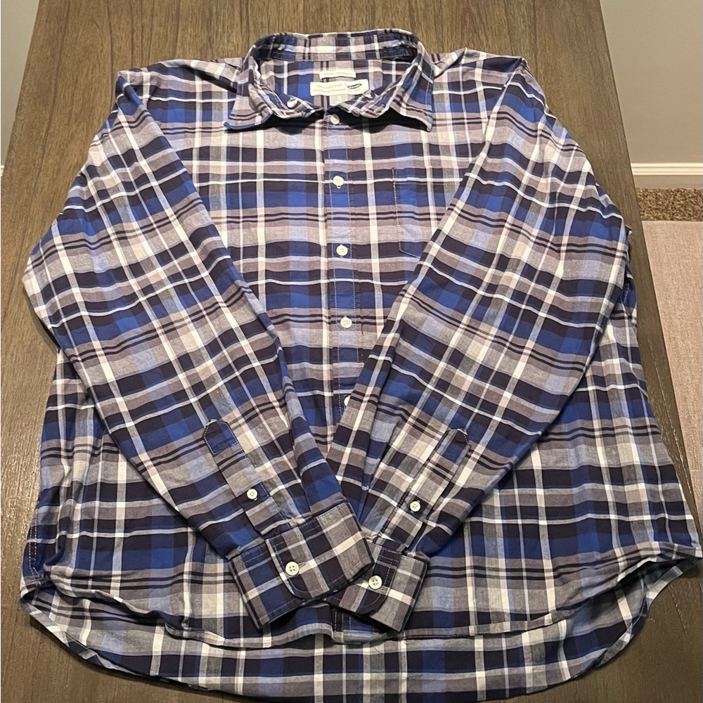 Old Navy Men's Navy and White Plaid Button Down Shirt